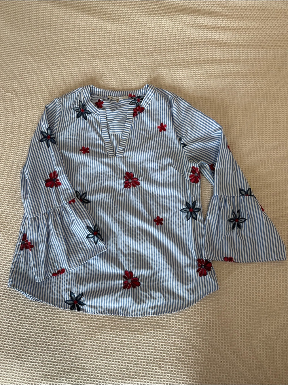 Collective Concepts Embroidered Floral V-Neck Bell Sleeve Top sz M